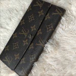 Re posh. Louis Vuitton wallet